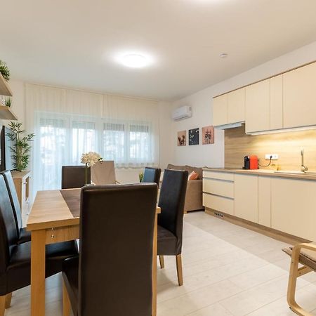 Léda Apartmanok Siófok Esterno foto