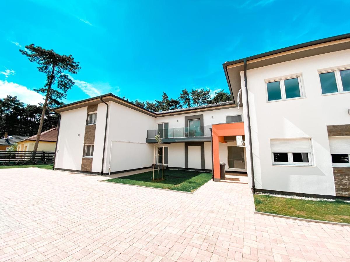 Léda Apartmanok Siófok Esterno foto