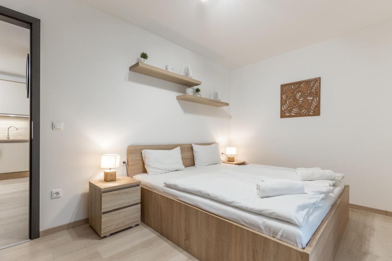 Léda Apartmanok Siófok Esterno foto