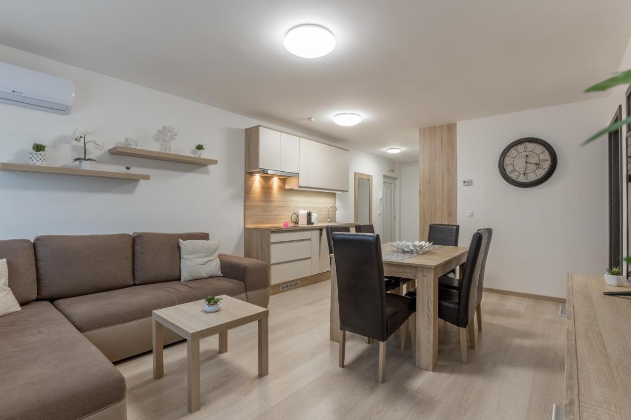 Léda Apartmanok Siófok Esterno foto