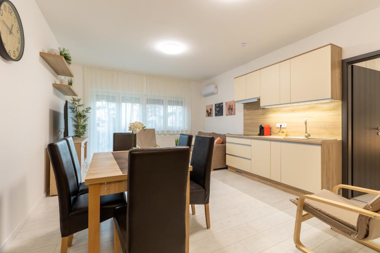 Léda Apartmanok Siófok Esterno foto