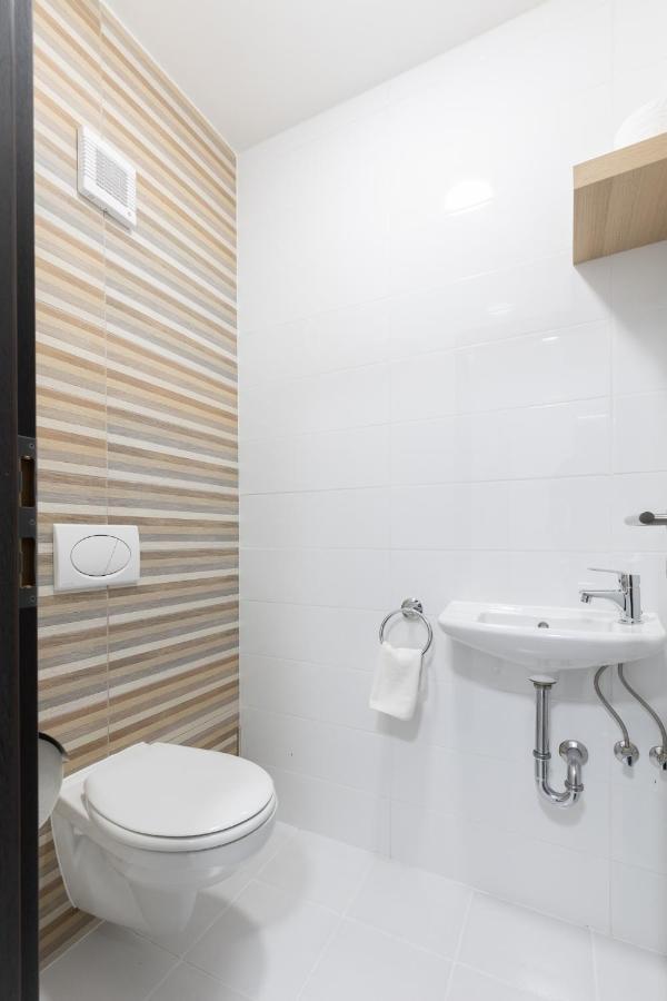 Léda Apartmanok Siófok Esterno foto