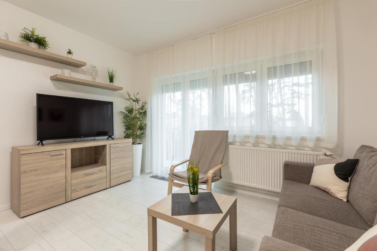 Léda Apartmanok Siófok Esterno foto