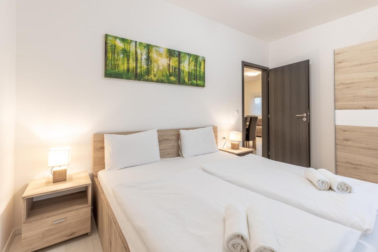 Léda Apartmanok Siófok Esterno foto